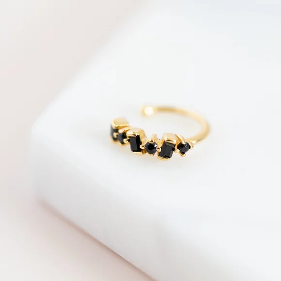 Black Stone Ear Cuff (S925) - Picture 4 of 8